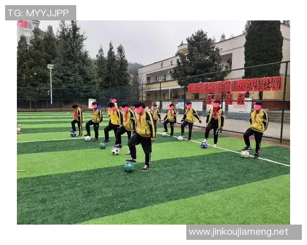 足球明星温暖明场传递爱心与希望点亮未来的梦想之路 足球明星温暖明场传递爱心与希望点亮未来的梦想之路