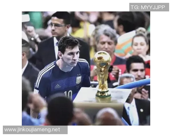 足球明星颁奖时刻精彩瞬间回顾视频合集让你重温荣耀时刻 足球明星颁奖时刻精彩瞬间回顾视频合集让你重温荣耀时刻