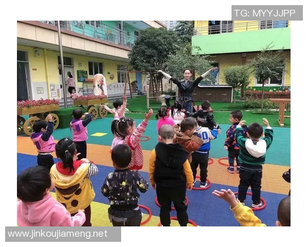 幼儿足球明星手绘海报创意设计展示小朋友的运动梦想与激情 幼儿足球明星手绘海报创意设计展示小朋友的运动梦想与激情