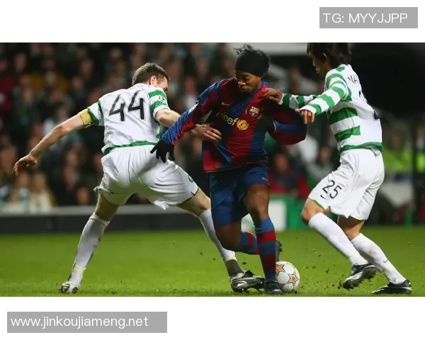 最幸福的足球明星背后的故事与生活点滴分享 最幸福的足球明星背后的故事与生活点滴分享