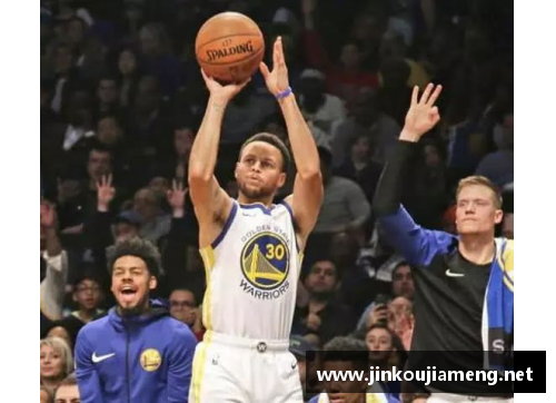 库里再创奇迹！连续10场比赛命中7个三分，NBA历史又添新纪录 - 副本